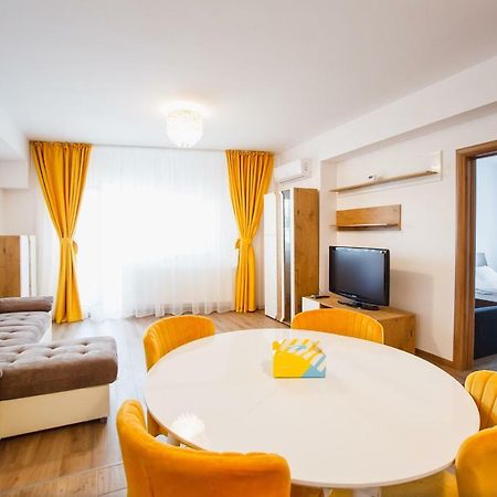 Spacious & Bright 2 Bedroom Central Apartment Oradea Extérieur photo