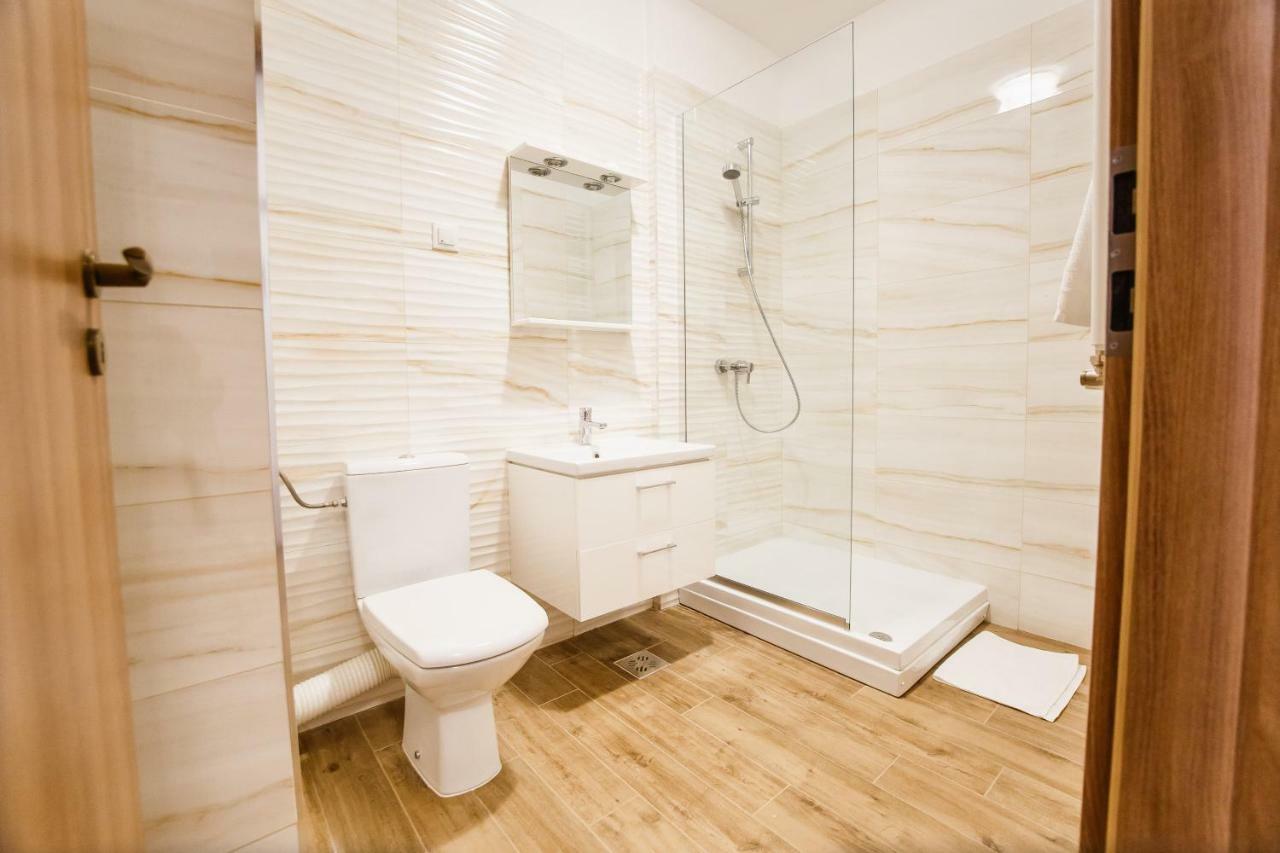 Spacious & Bright 2 Bedroom Central Apartment Oradea Extérieur photo