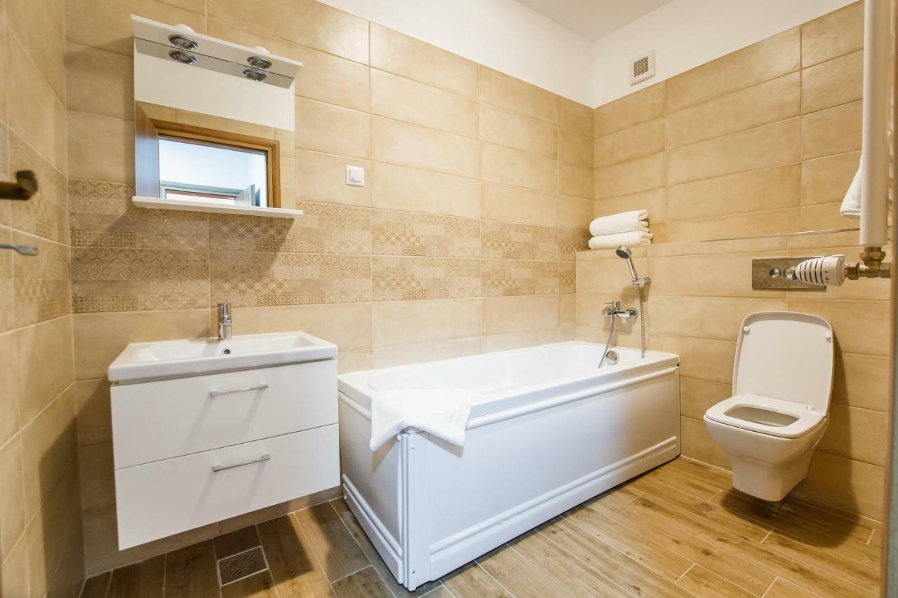 Spacious & Bright 2 Bedroom Central Apartment Oradea Extérieur photo