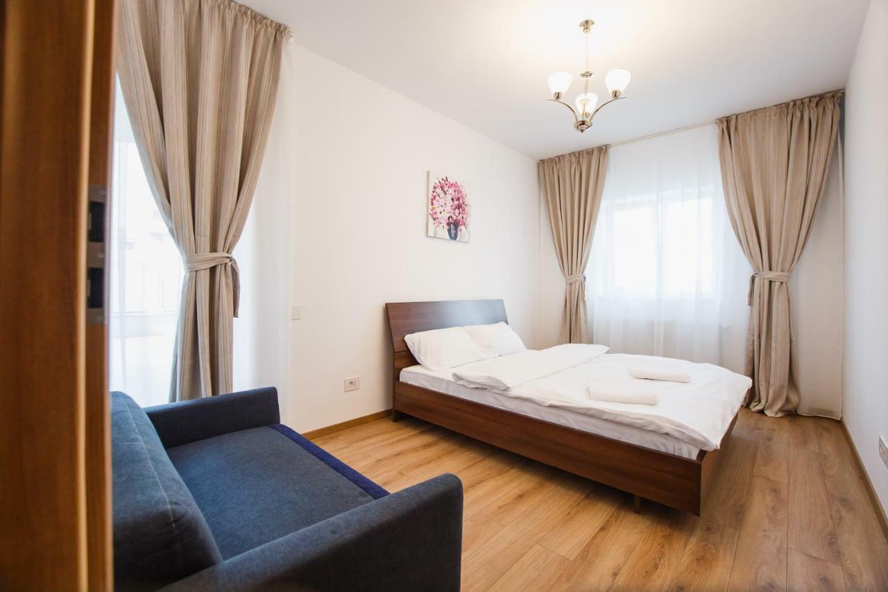 Spacious & Bright 2 Bedroom Central Apartment Oradea Extérieur photo