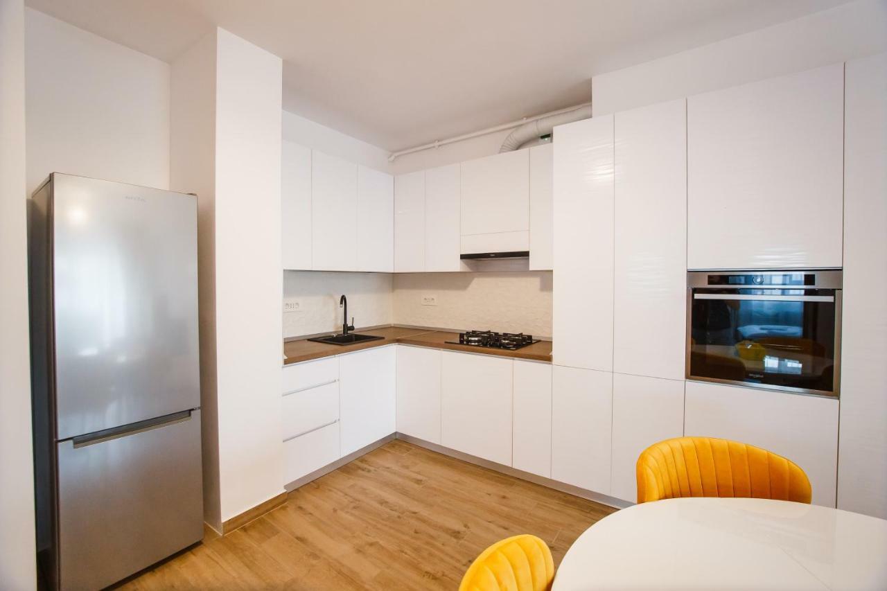 Spacious & Bright 2 Bedroom Central Apartment Oradea Extérieur photo