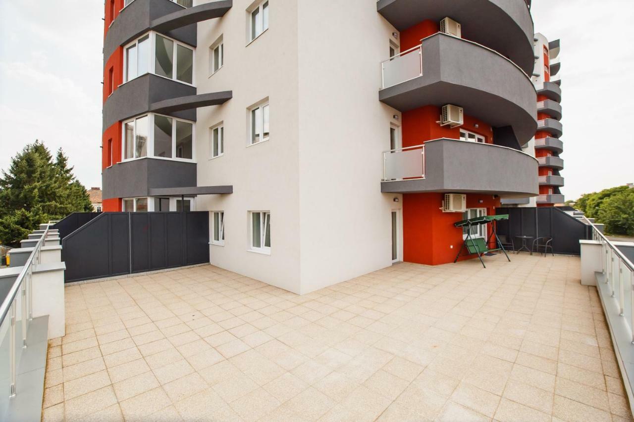 Spacious & Bright 2 Bedroom Central Apartment Oradea Extérieur photo