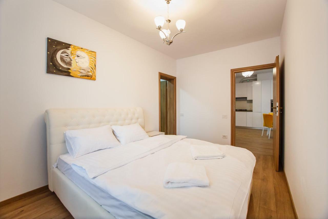 Spacious & Bright 2 Bedroom Central Apartment Oradea Extérieur photo