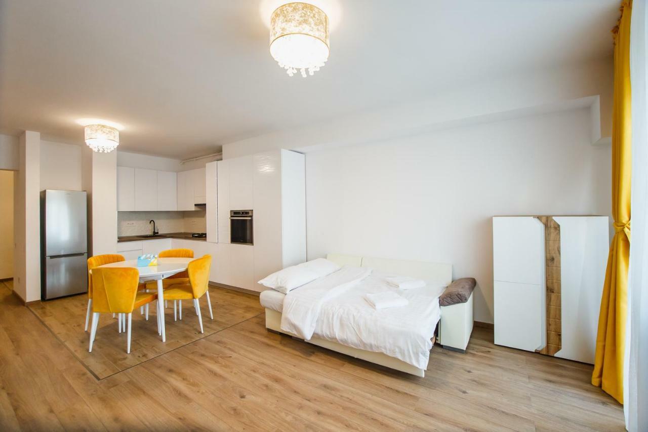 Spacious & Bright 2 Bedroom Central Apartment Oradea Extérieur photo
