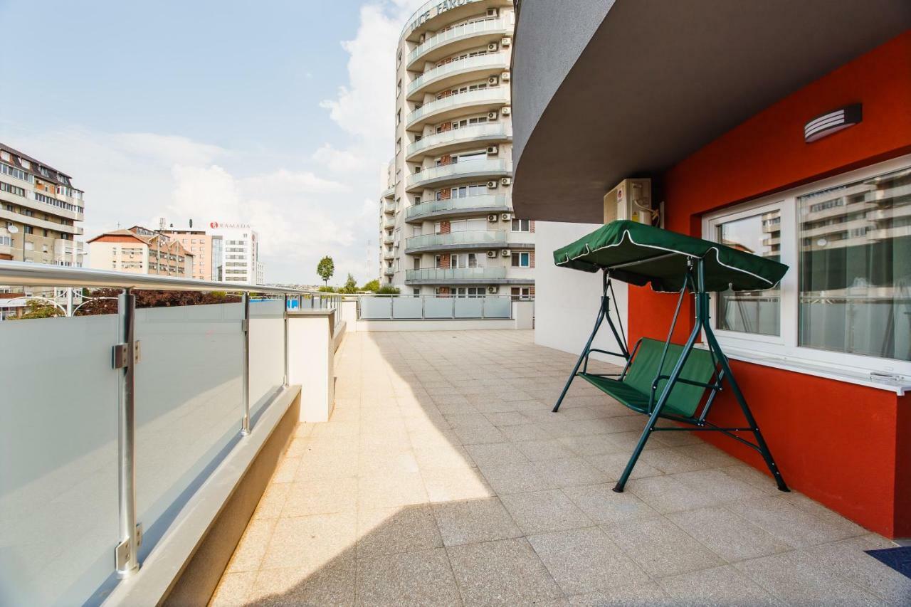 Spacious & Bright 2 Bedroom Central Apartment Oradea Extérieur photo