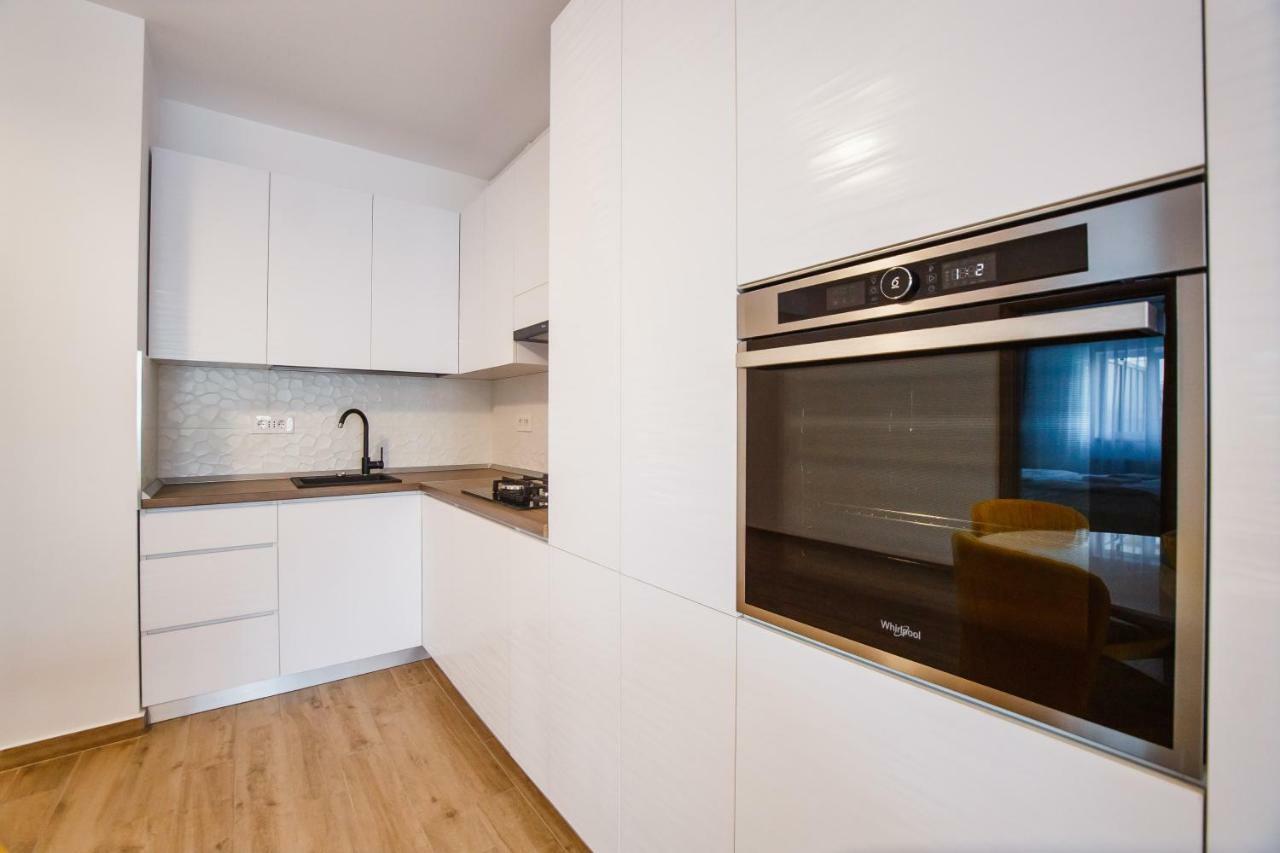 Spacious & Bright 2 Bedroom Central Apartment Oradea Extérieur photo