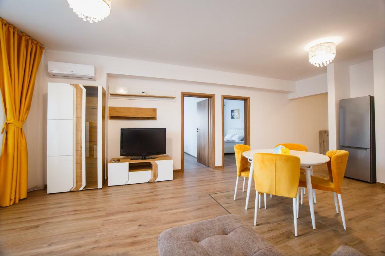 Spacious & Bright 2 Bedroom Central Apartment Oradea Extérieur photo