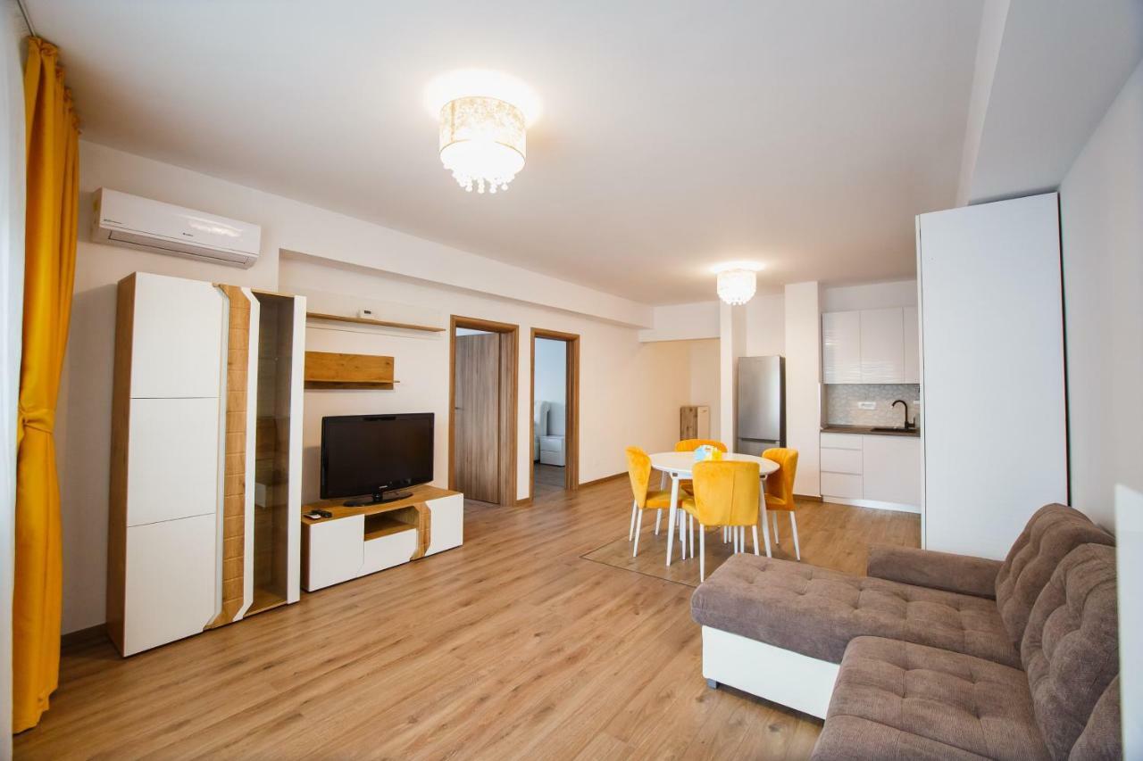 Spacious & Bright 2 Bedroom Central Apartment Oradea Extérieur photo