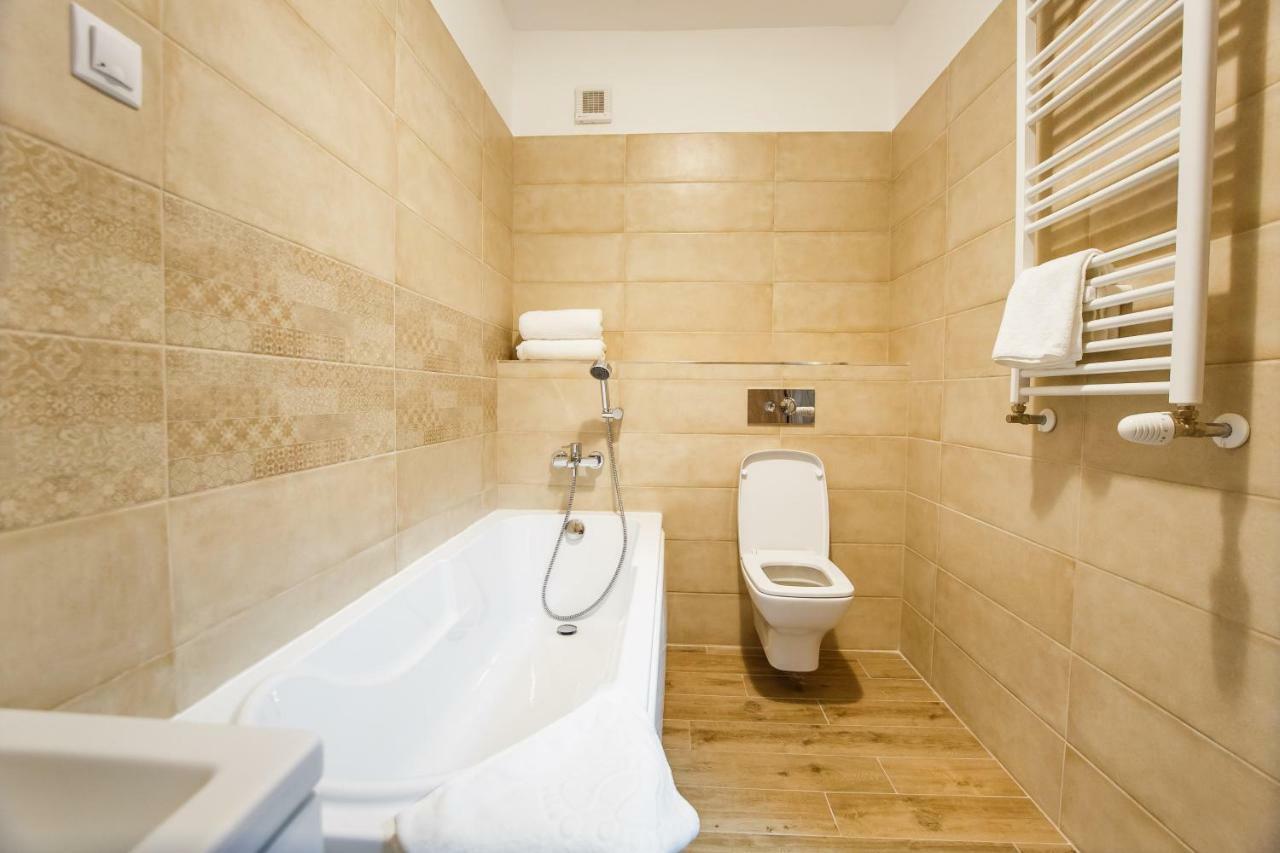 Spacious & Bright 2 Bedroom Central Apartment Oradea Extérieur photo