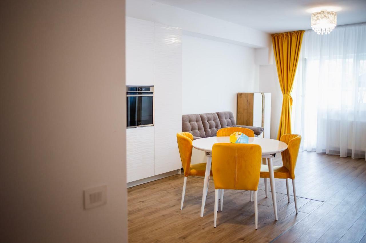 Spacious & Bright 2 Bedroom Central Apartment Oradea Extérieur photo